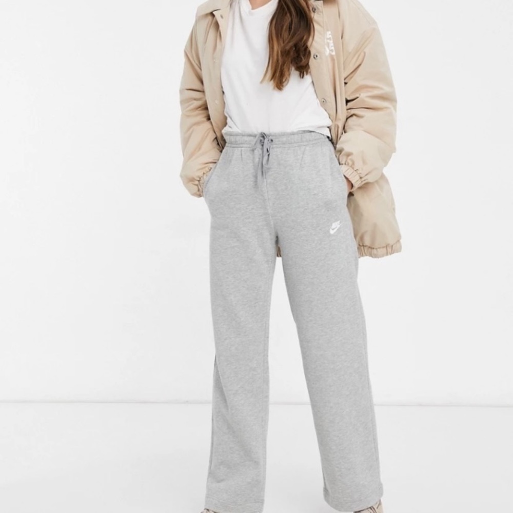 Women’s Nike sweatpants gray